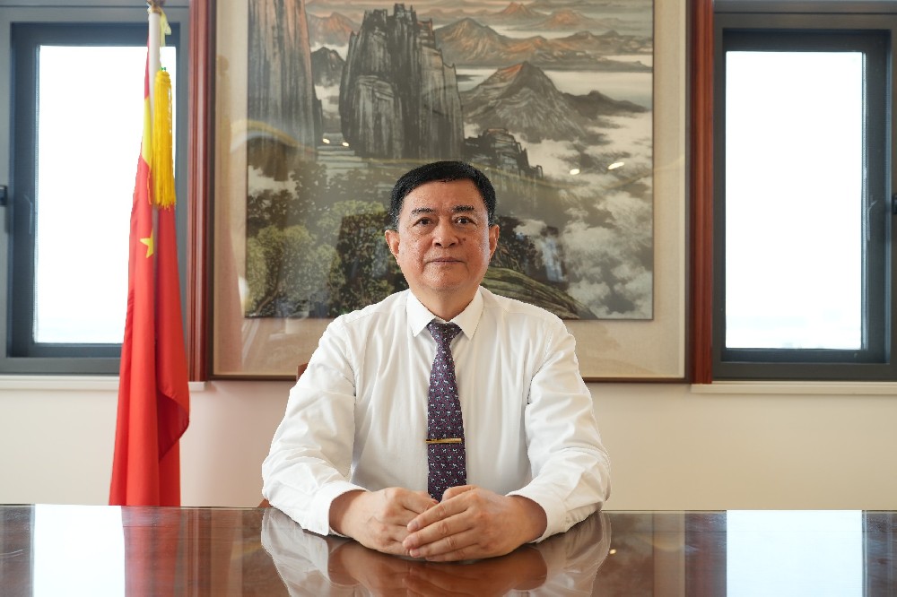 【勞動者之歌】以實(shí)業(yè)報國壁畫“綠智”發(fā)展藍(lán)圖